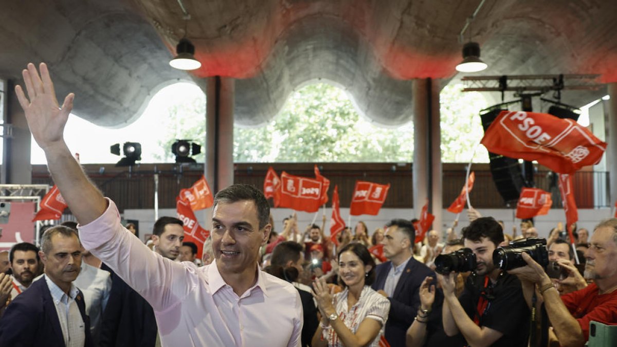 El CIS de juliol dona guanyador al PSOE 1,4 punts per davant del PP i més pes al bloc d'esquerres