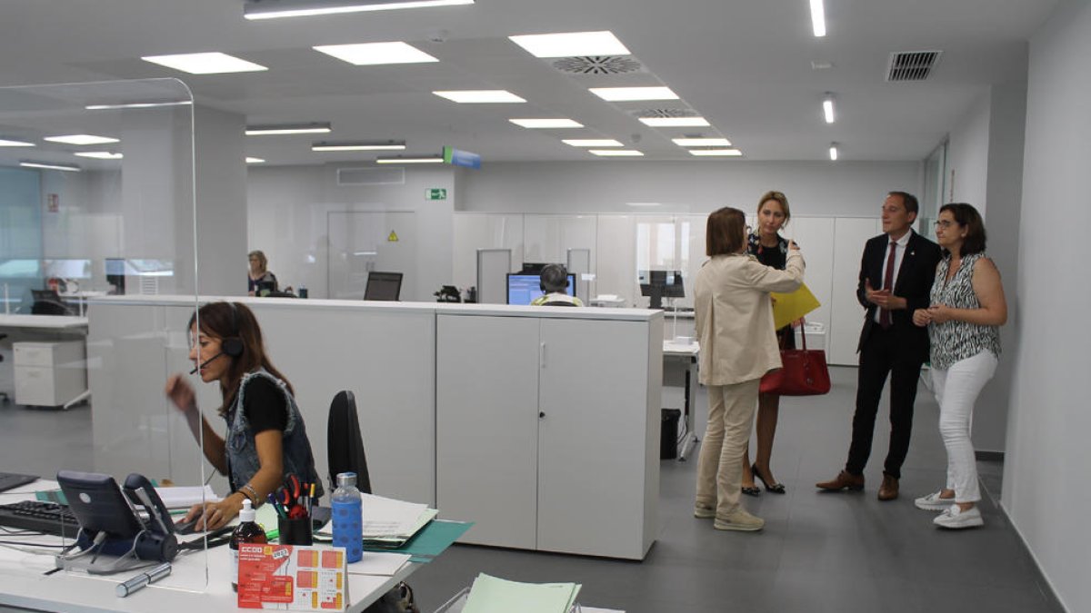 El subdelegat del Govern, José Crespín, va visitar l’oficina.