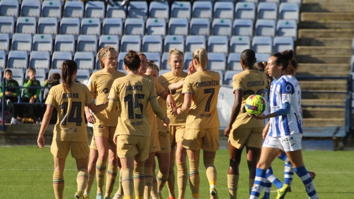 Las jugadoras azulgranas celebran un gol ante el Sporting Huelva.
