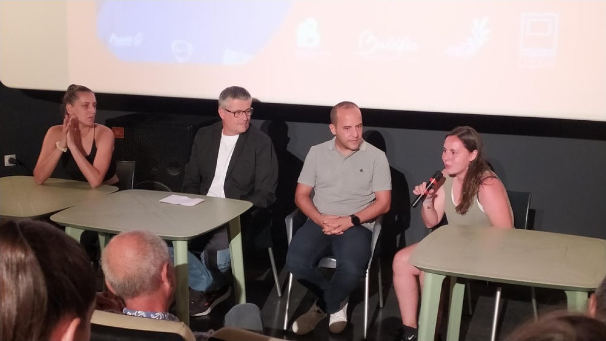 Andrea Gómez, Sergi Tor, Lluís Cortés i Marina Fernández, en un moment de la xarrada.