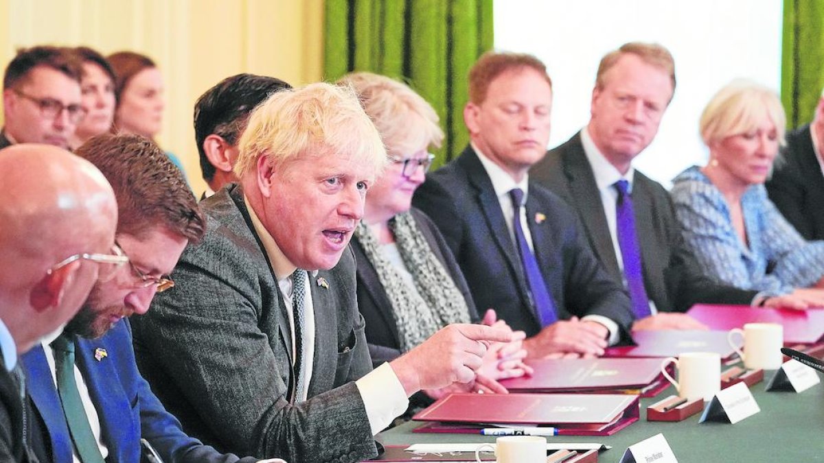 El premier britànic, Boris Johnson, presideix una reunió amb el seu gabinet al 10 de Downing Street.