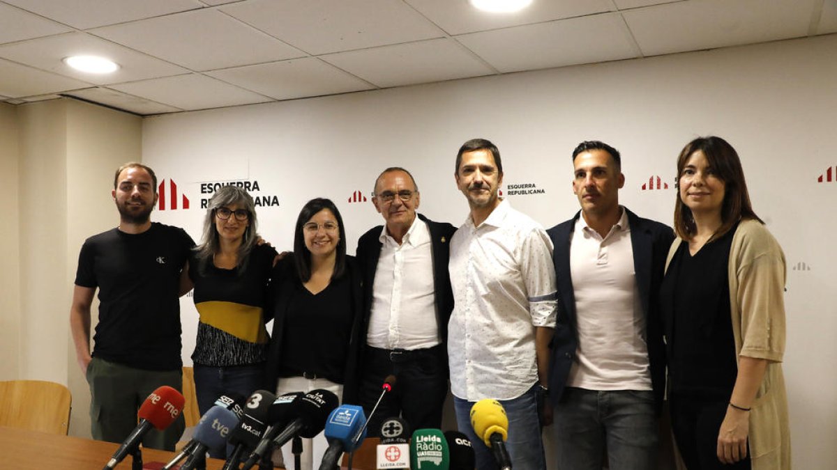 Pueyo, acompanyat per integrants de la candidatura d’ERC a la Paeria.