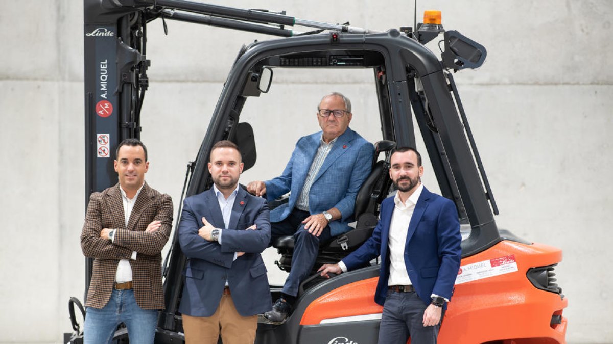 Albert, Oriol, Antoni i Antoni Miquel.