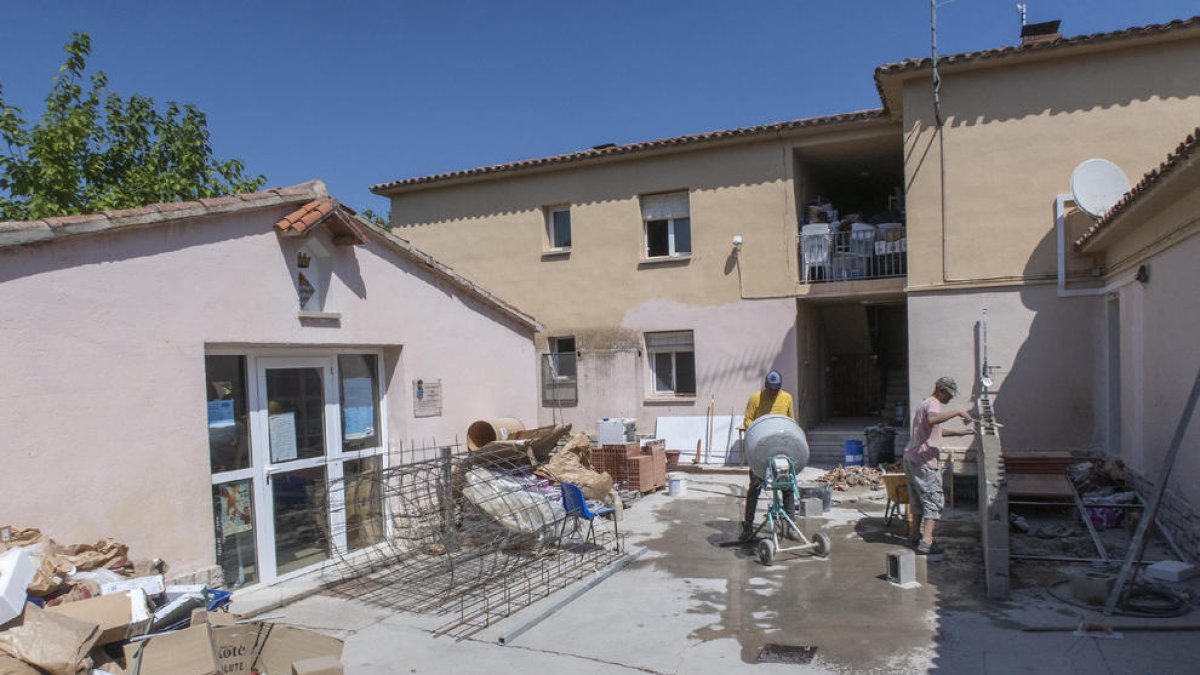Las obras en el antiguo cuartel de la Guardia Civil de Guissona.