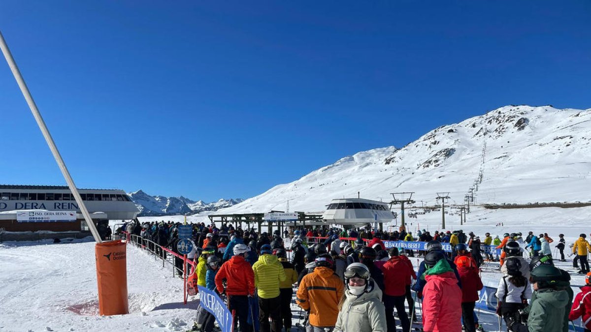 Cues als remuntadors ubicats al Pla de Beret, ahir a l’estació de Baqueira Beret.