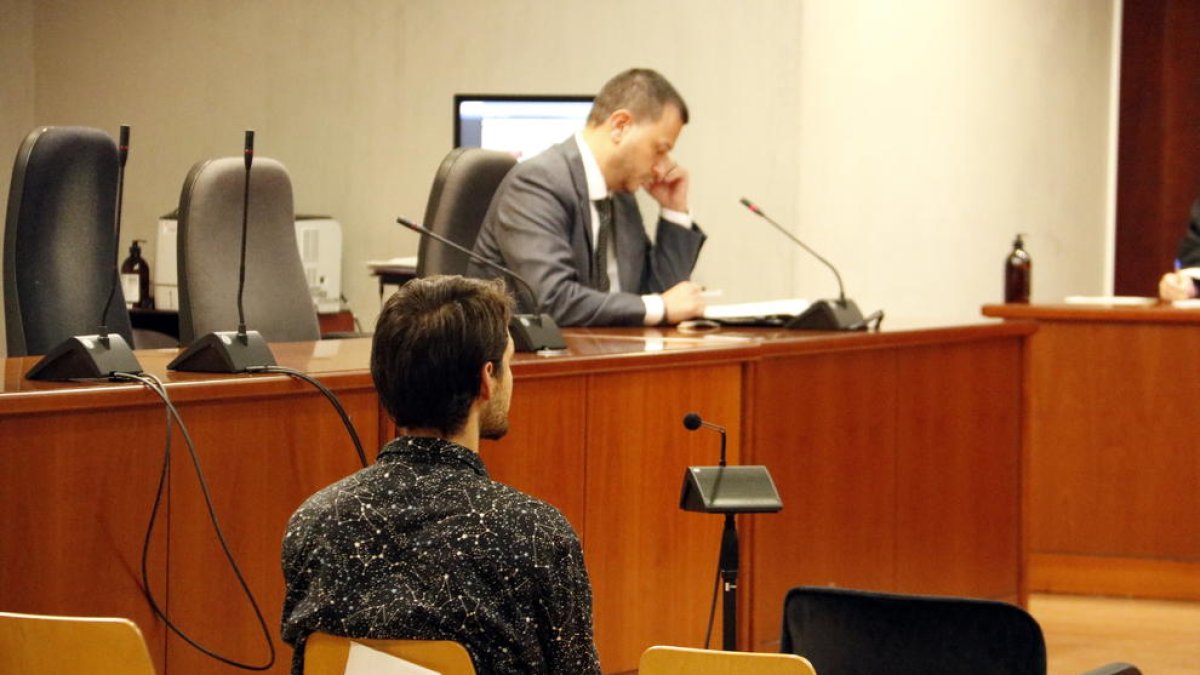 Accepta 2 anys de presó per abusar sexualment de la germanastra a Lleida quan ell tenia 18 anys i ella 11