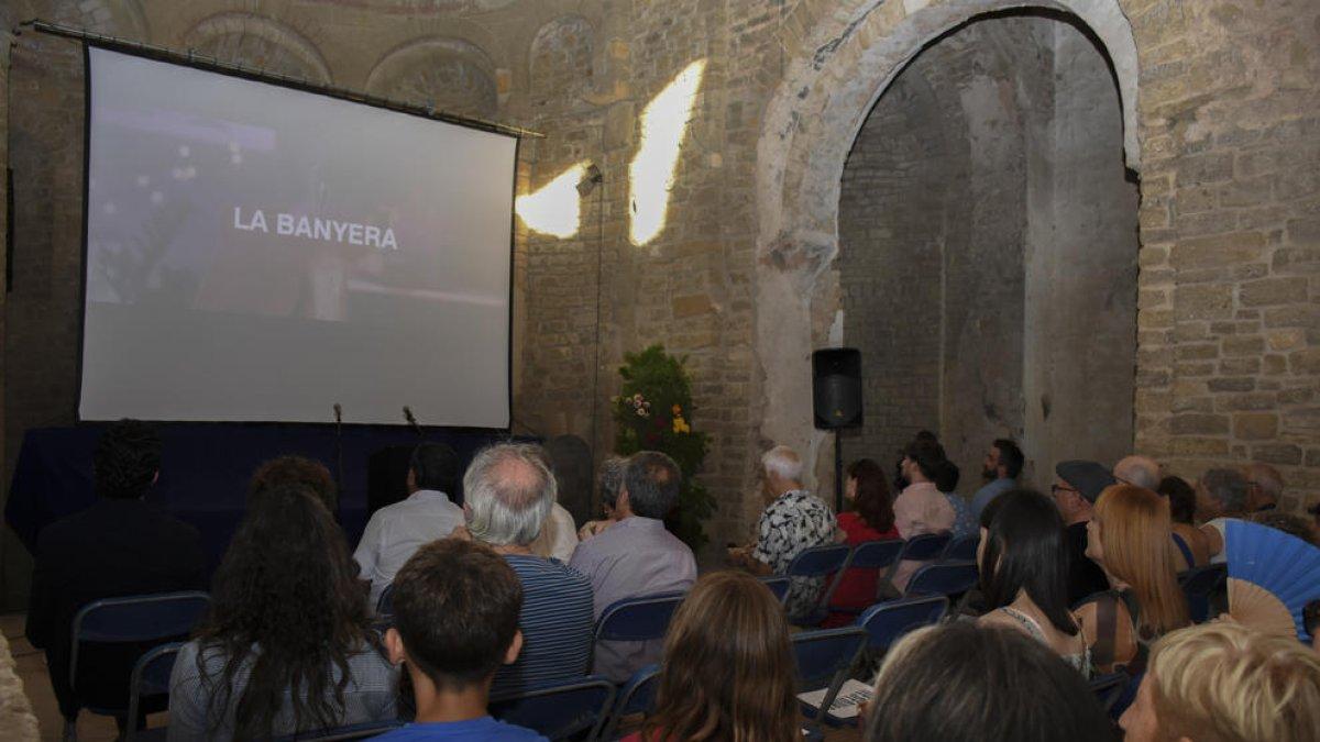 Primera sessió de curtmetratges, ahir al Festival Internacional de Cinema d’Àger, a la col·legiata.