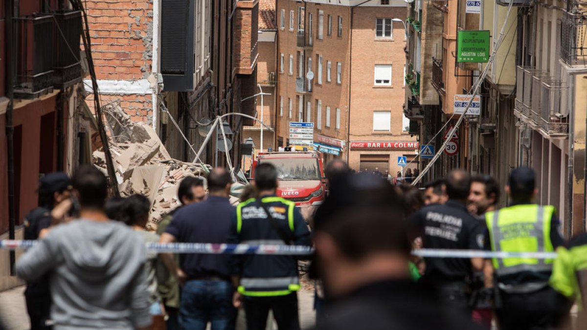 Un edifici de cinc plantes i 21 habitatges s'esfondra a Terol, sense causar danys personals