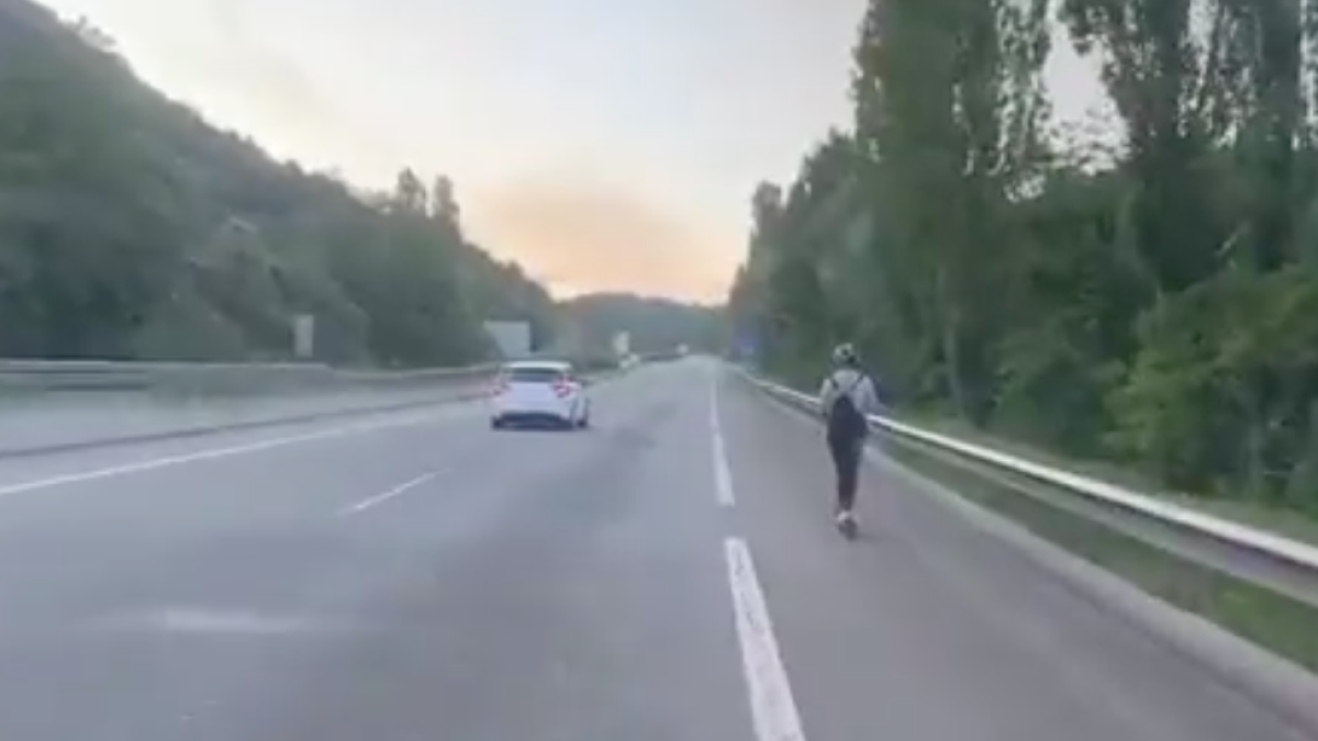 Denuncien la conductora d'un patinet elèctric que circulava per una autovia a Olot