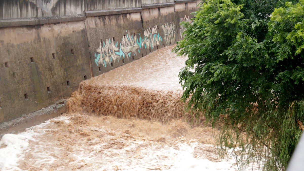 L'Ajuntament de Terrassa registra una cinquantena d'incidències en una hora per la pluja