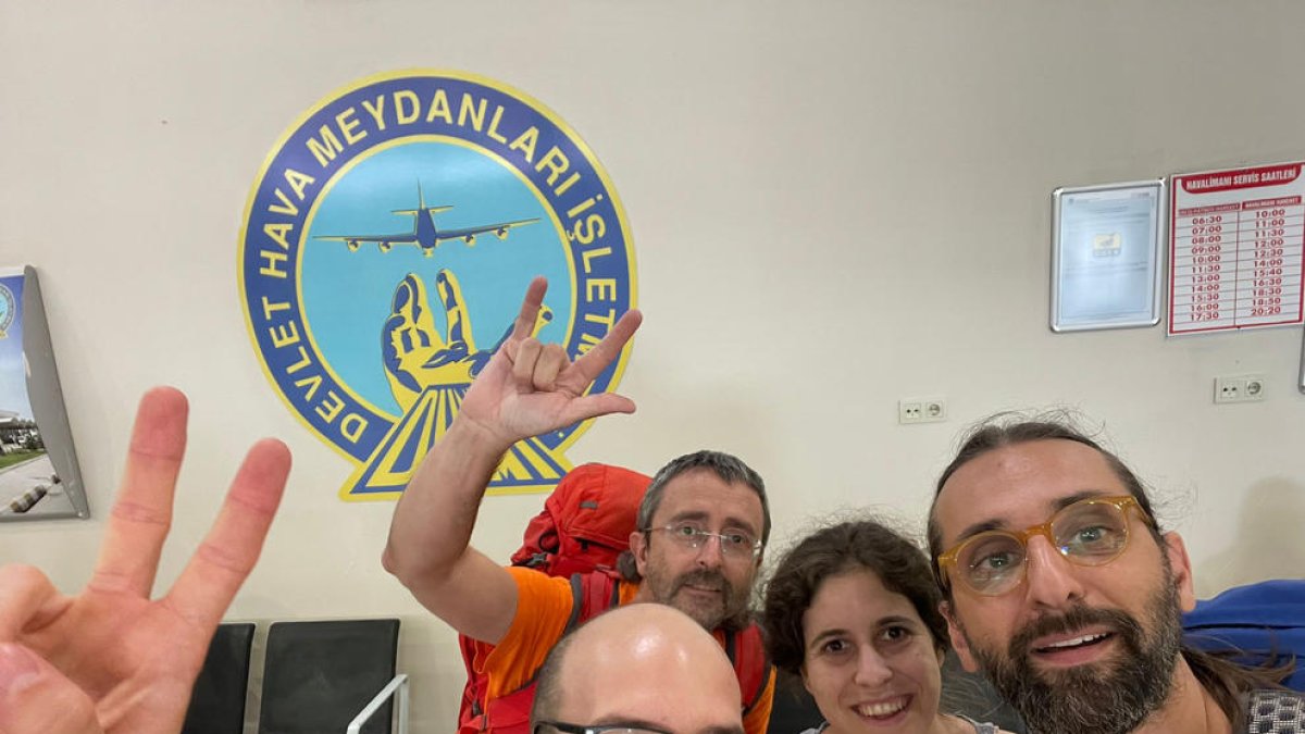 L’Alba, l’Albert, l’Aleix i el Carles, a l’arribar a Turquia.