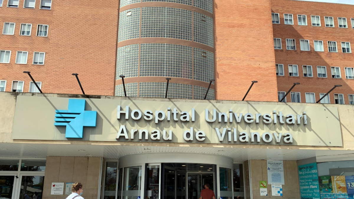 La nova porta giratòria de l'Hospital Universitari Arnau de Vilanova de Lleida.