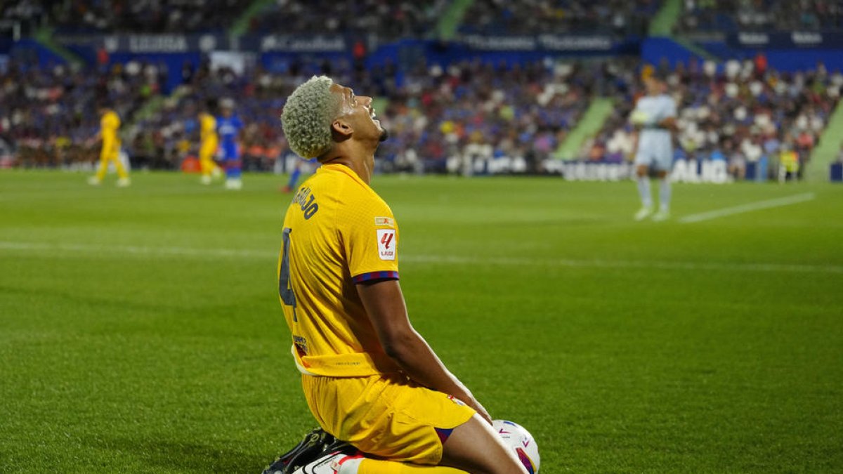 Ronald Araujo, al final del partido ante el Getafe.