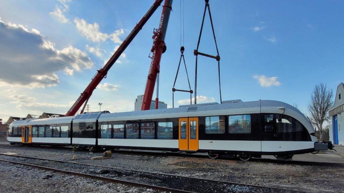 La llegada del tercer tren de la línea de La Pobla al Pla de la Vilanoveta el pasado mes de marzo.