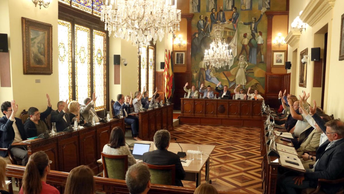 La Diputación de Lleida aprueba el cartapacio con el apoyo mayoritario del pleno y un aumento del 9% de los sueldos