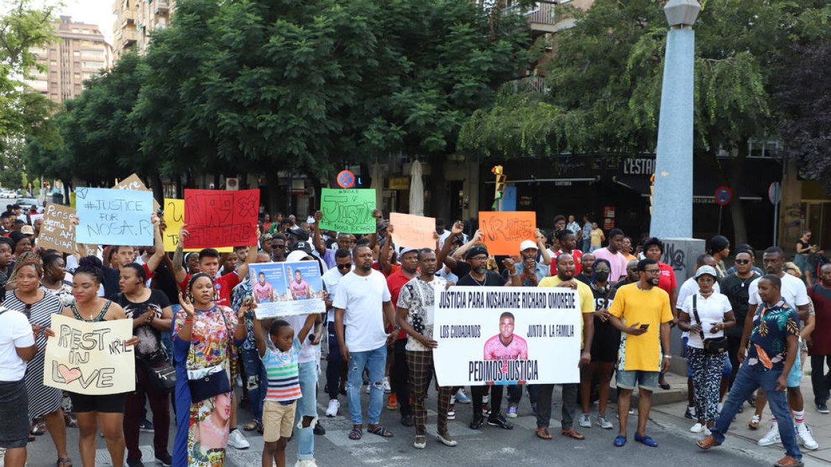 Concentració de familiars i amics de la víctima per demanar justícia, que va tenir lloc el passat 31 de juliol a Lleida.