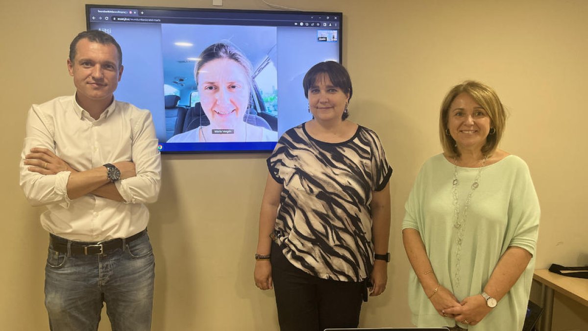 Òscar Ordeig, Montse Fornells, Rosa Pujol y Maria Vergés, conectada ‘online’.