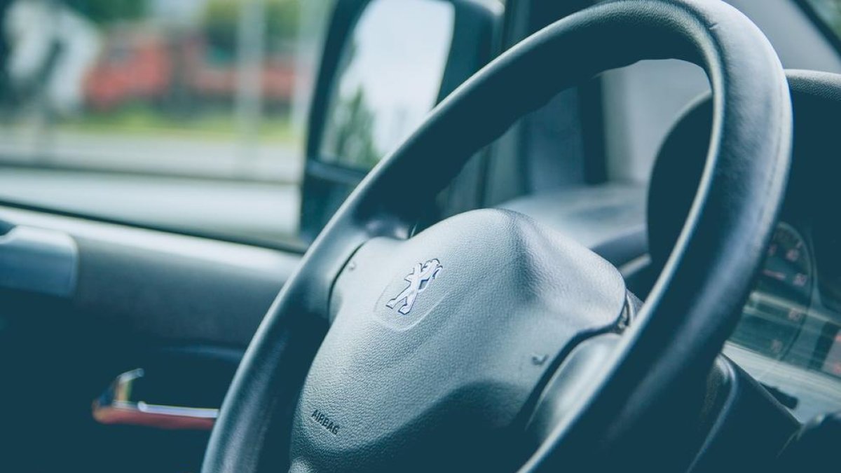 Alerten d'una imperfecció a les bateries d'alguns híbrids Peugeot