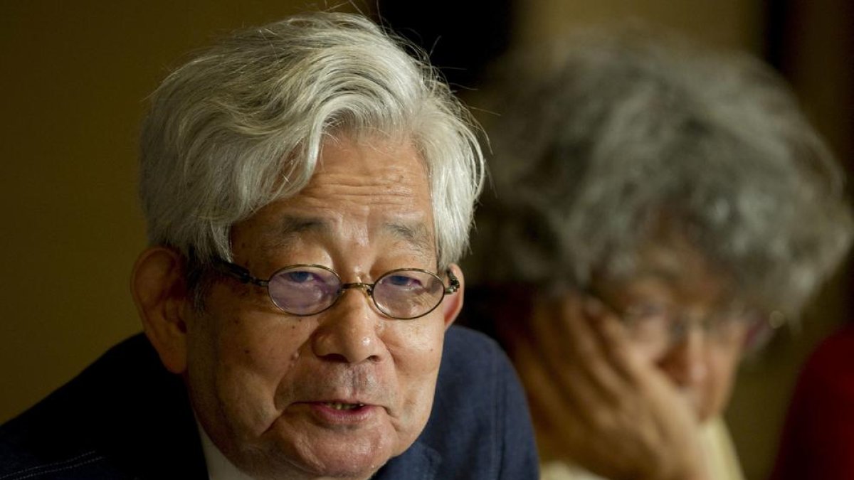 Mor als 88 anys l'escriptor japonès i Nobel de Literatura Kenzaburo Oé
