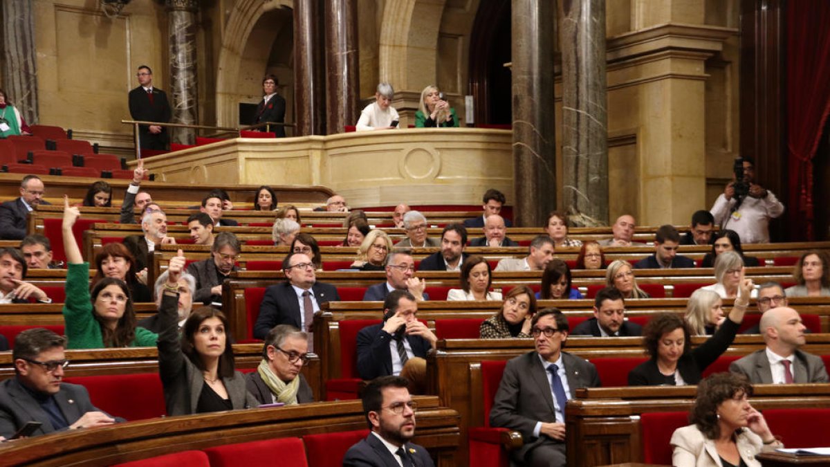 El Parlament es gasta 3,9 milions d'euros en premis de jubilació a alts funcionaris