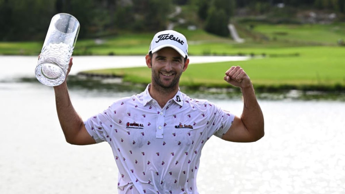 Emilio Cuartero celebra el triomf al Dormy Open de Suècia, l’agost passat.