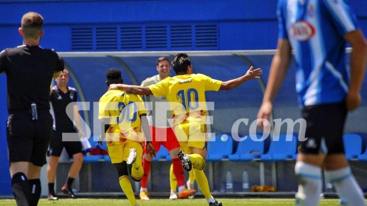 Chuli celebra el primer dels dos gols del Lleida.