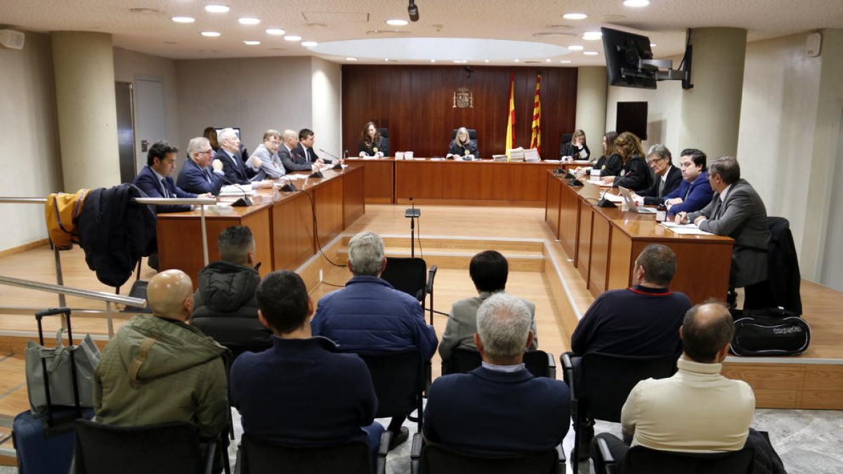 Cinc acusats de vendre cries de falcons robades d'una empresa del Solsonès accepten entre 6 mesos i 3 anys de presó