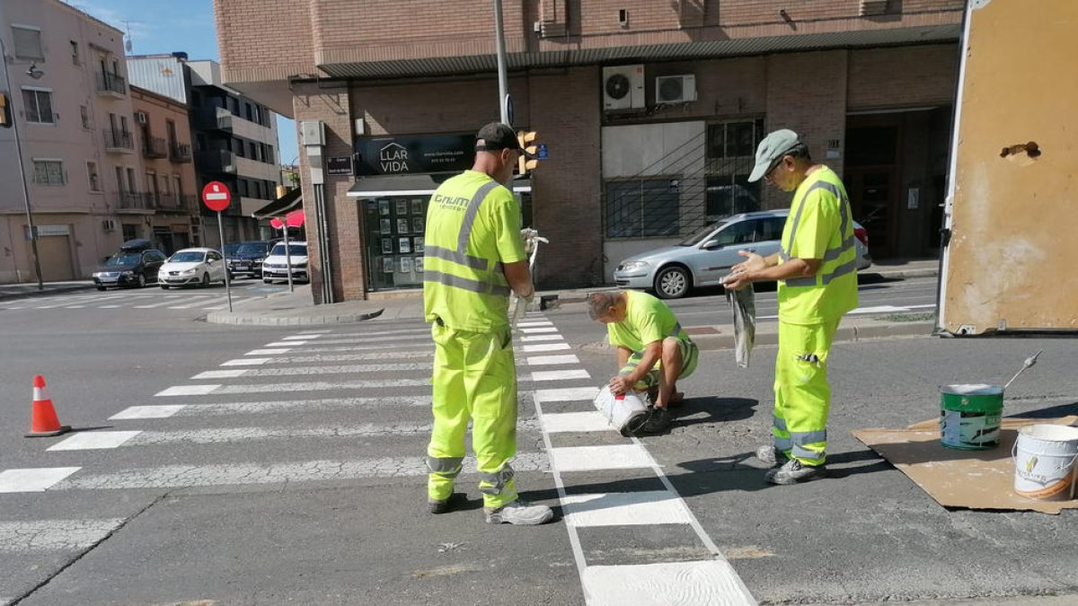 Repintat de passos de vianants a Balàfia