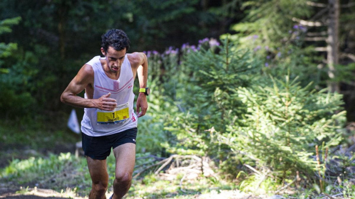 Kilian Jornet gana su cuarta UTMB Mont Blanc y rompe el muro de las 20 horas