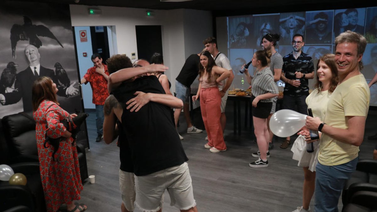 Fiesta de inauguración, ayer con el equipo y clientes del complejo.