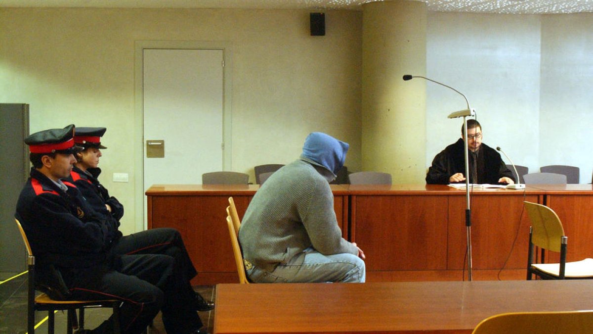 Juicio en 2005 en el que aceptó seis años por abusar de niños.