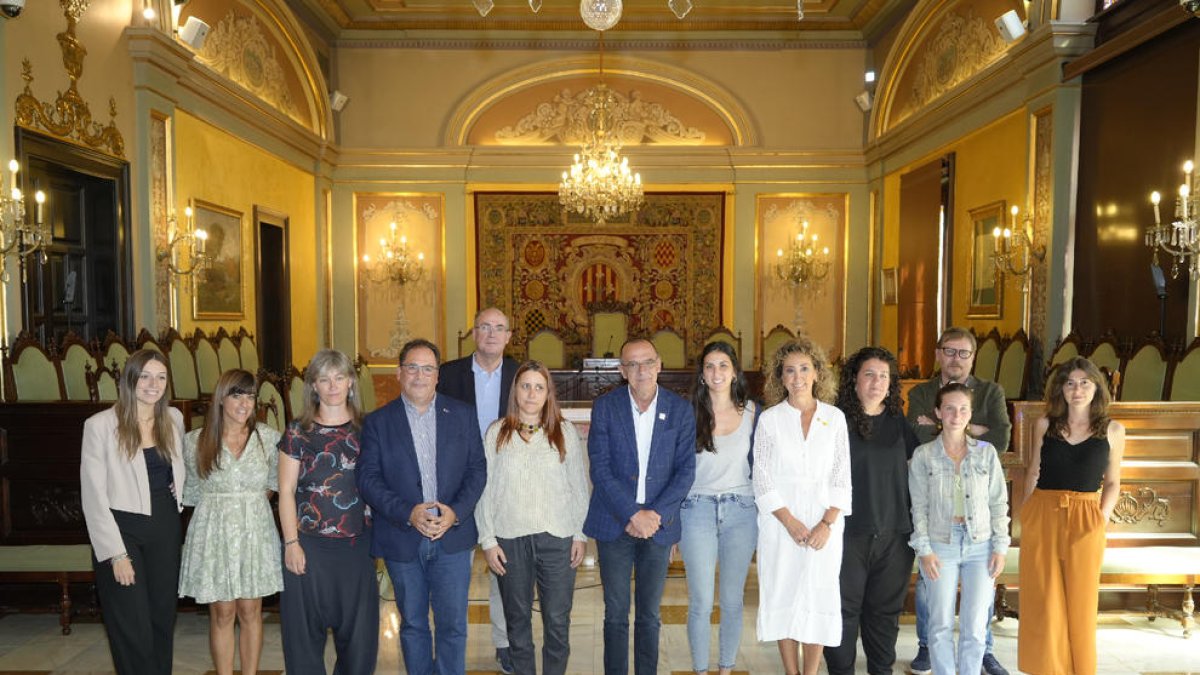 L’alcalde Pueyo, amb representants de la Generalitat i de les entitats que formen La Descomunal.