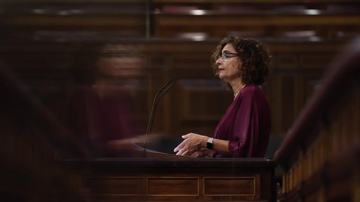 La ministra d'Hisenda, María Jesús Montero, intervé durant una sessió plenària al Congrés dels Diputats aquest dijous.