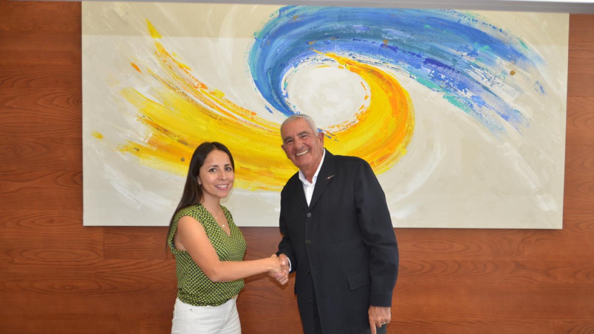 Momento de la firma del acuerdo entre Grup ICG y MC4 Global.