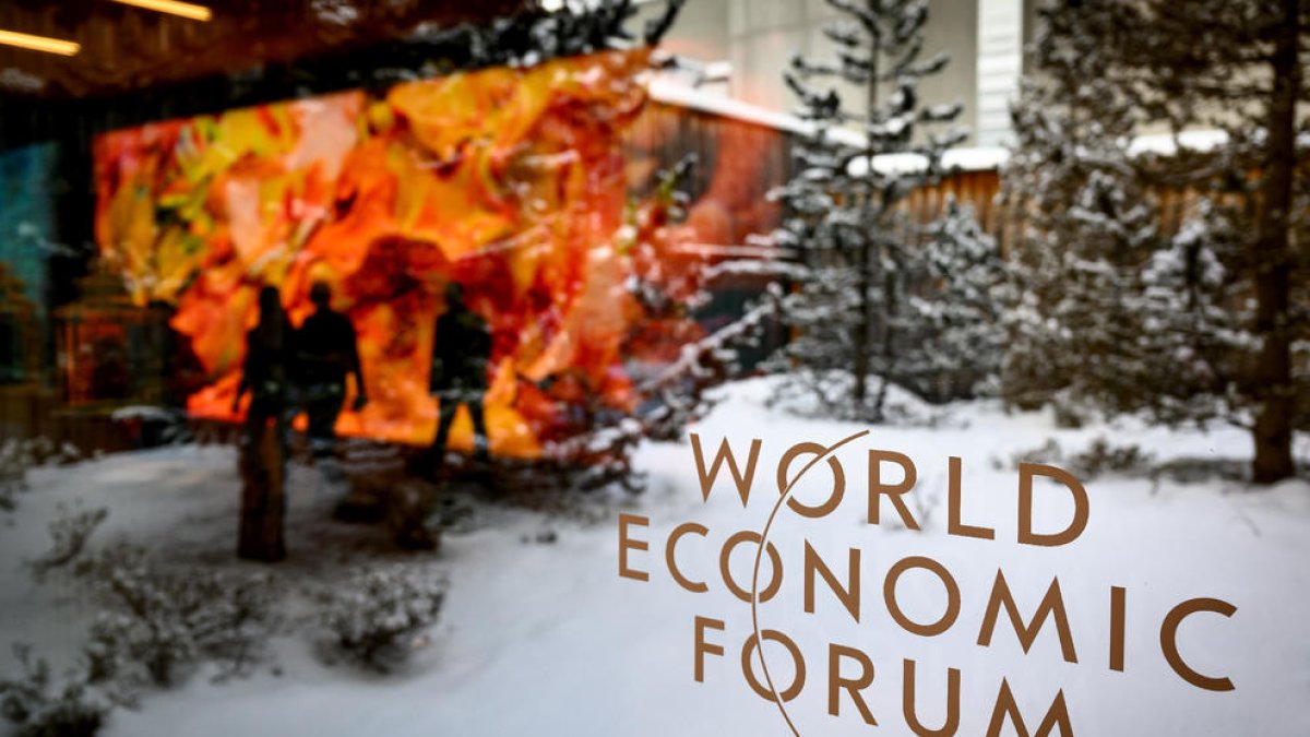 Logo del Foro Económico Mundial en la edición 2023 en Davos.