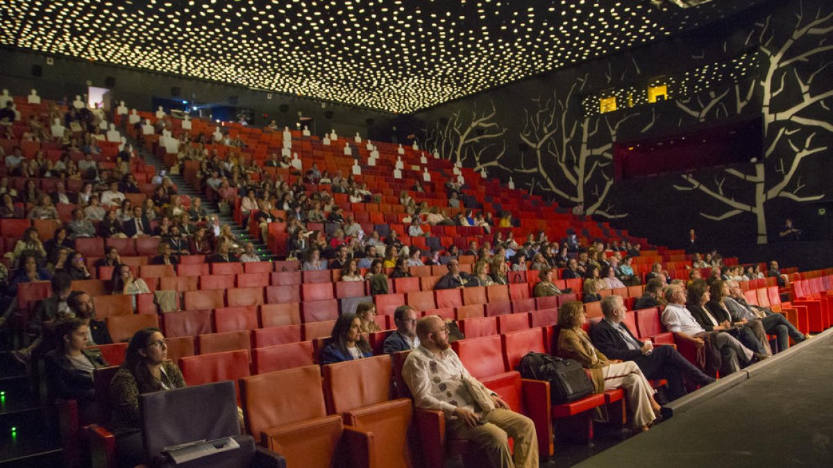 Assistents a l’acte d’inauguració oficial del congrés de l’Associació Espanyola de Vacunologia.