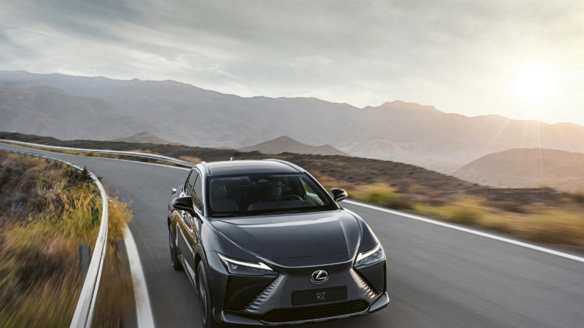 Lexus presenta a Barcelona un elèctric pur, el renovat RX i una variant UX 250h