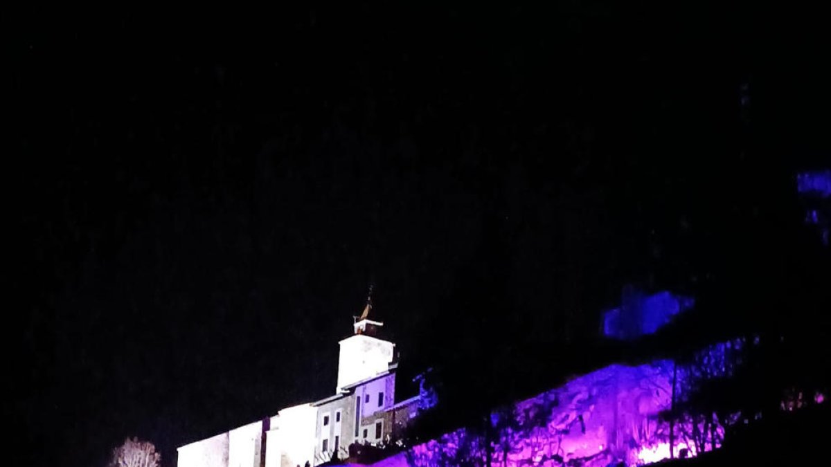 El miércoles se iluminó para dar visibilidad a los actos del 8-M.