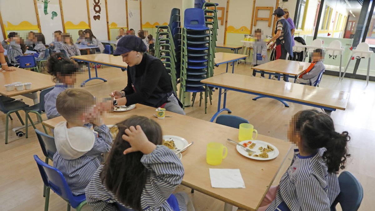 Alumnos del colegio Maristes en el comedor escolar el curso pasado.