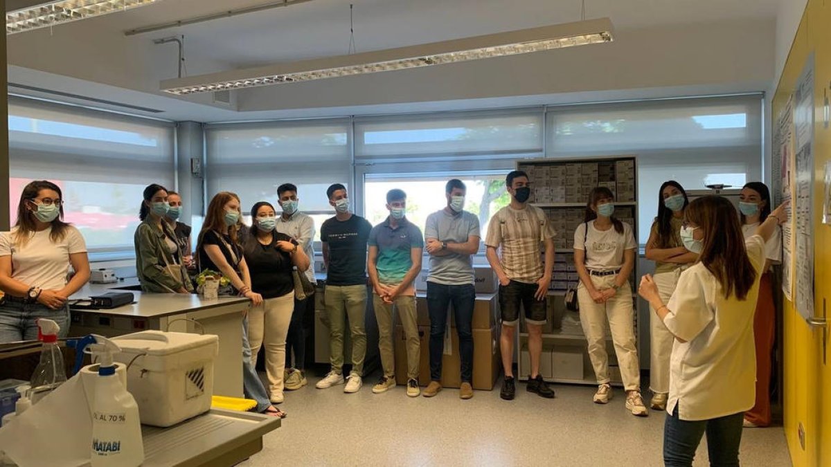 Los nuevos residentes en Lleida recibieron ayer formación.