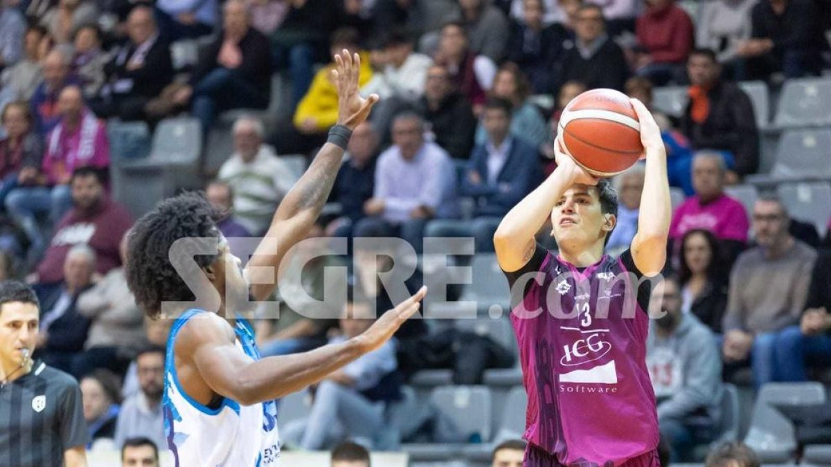 Rafa Villar, en el seu debut al Barris Nord al partit de la primera volta.