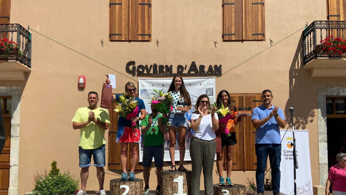 Aran Ros, Zuzana Hakova i Beatriz Pozo, les guanyadores de la cursa de 21 km en la categoria femenina.