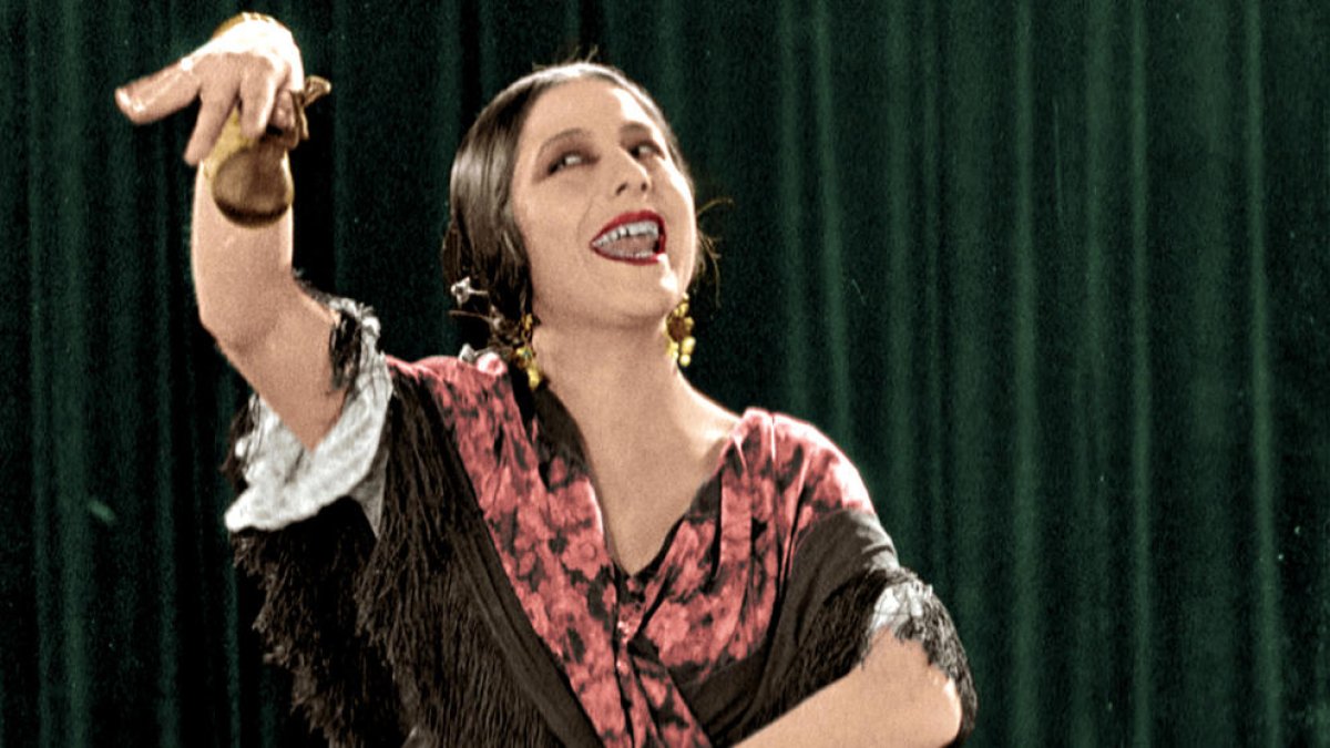 Concha Piquer, en el primer enregistrament sonor, avui acolorit.