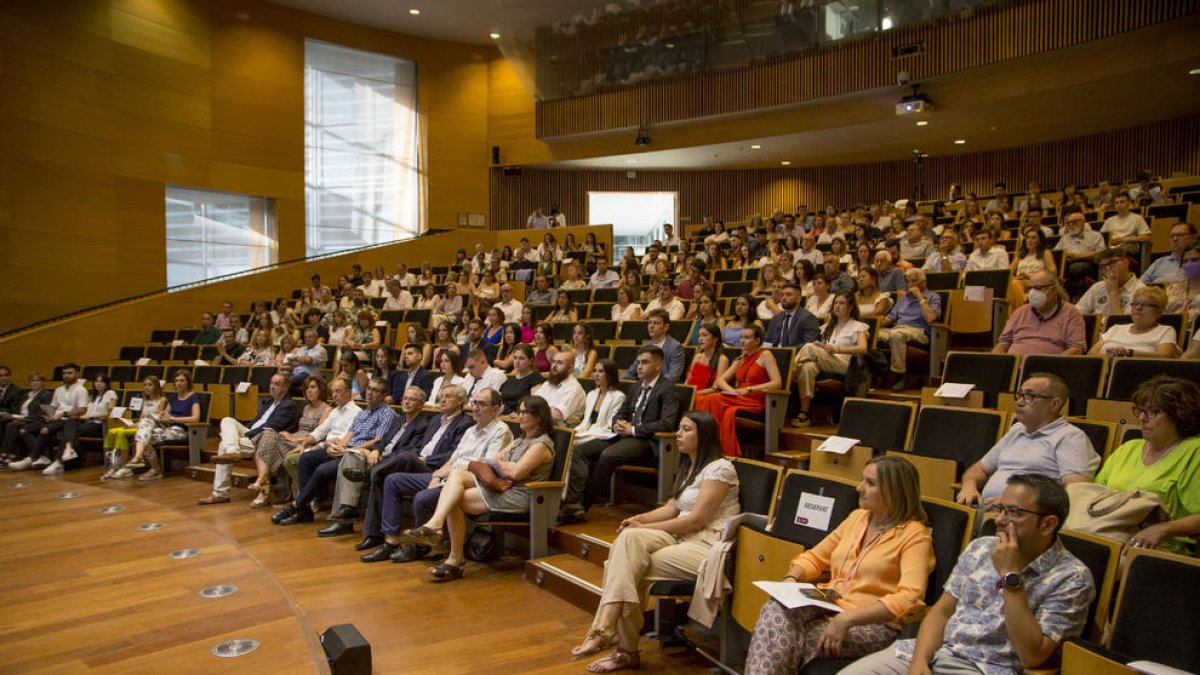 El acto de la facultad de Enfermería y Fisioterapia en la Llotja de Lleida ciudad.