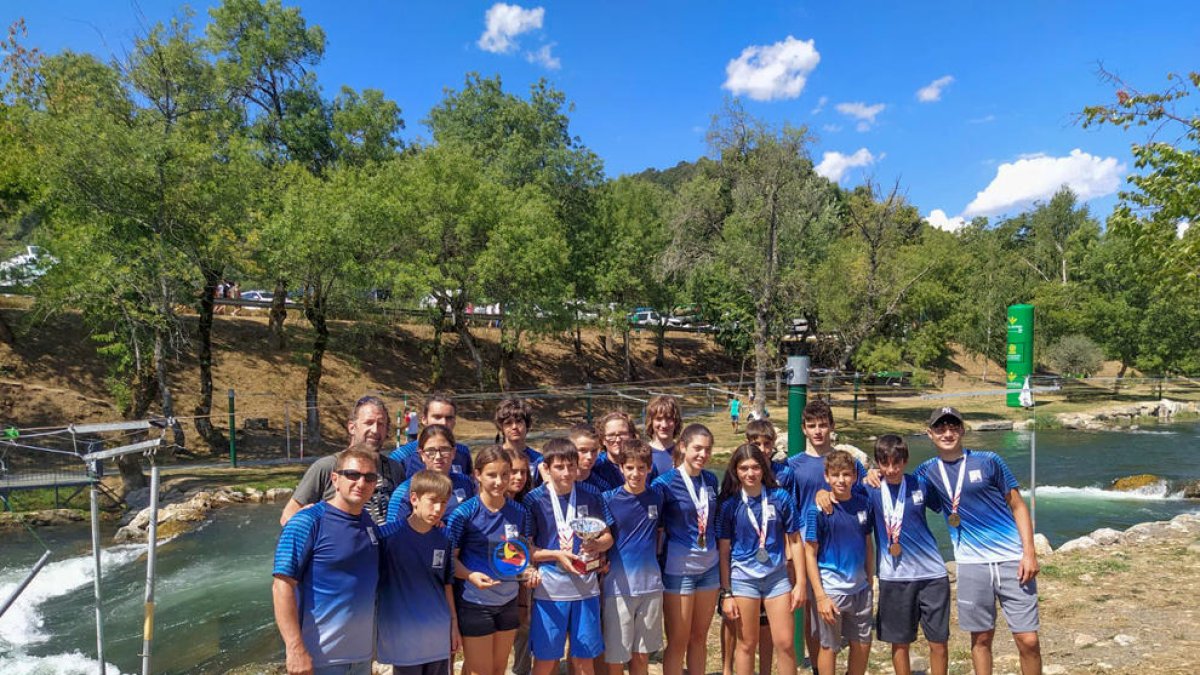 Grup de palistes del Club Nàutic Mig Segre de Ponts, que dirigeix Toni Herreros.