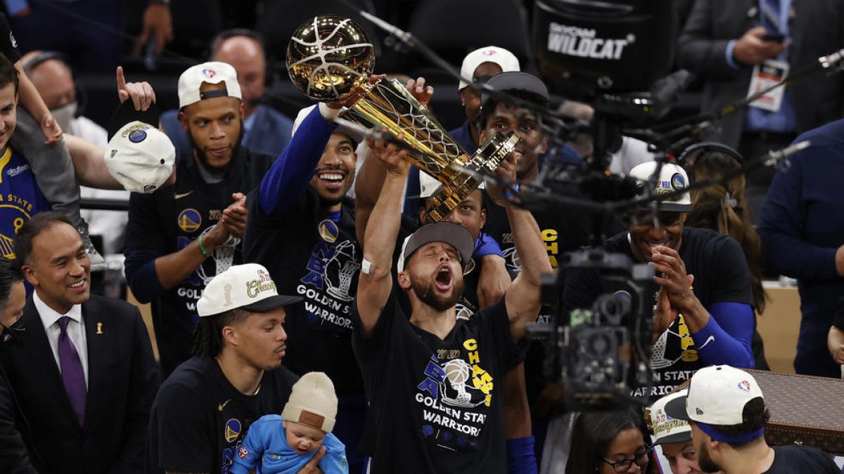 Los Warriors de Curry agrandan su leyenda con su cuarto anillo en 8 años