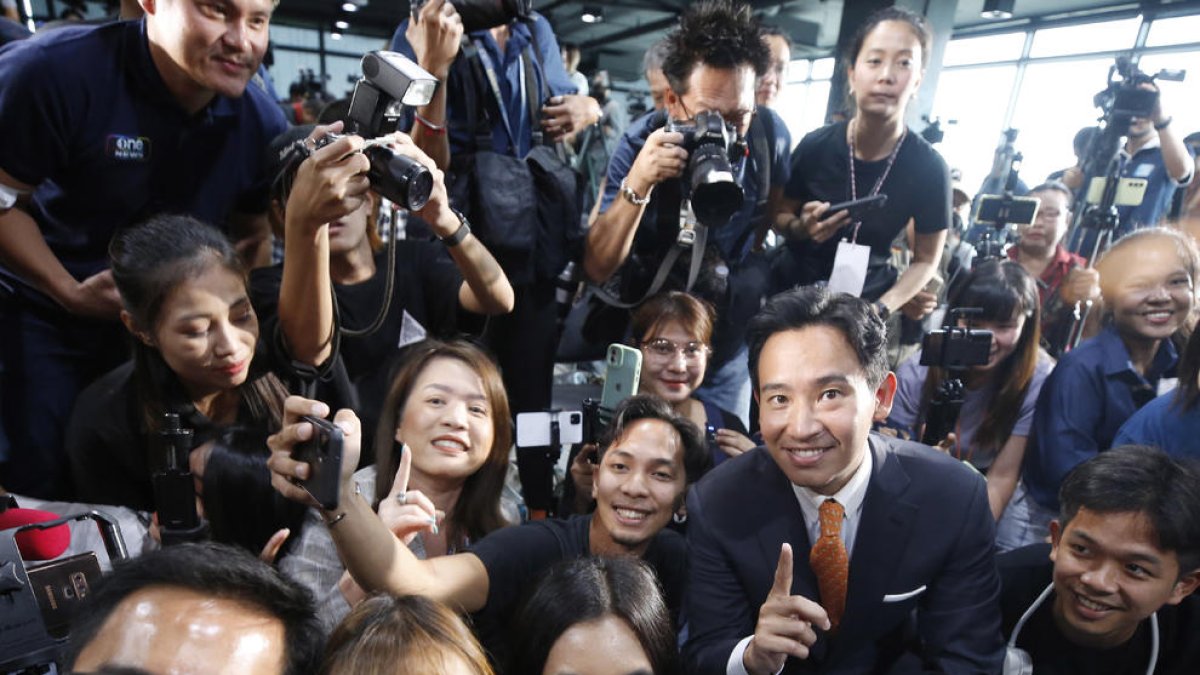 El líder de Move Forward, Pita Limjaroenrat.