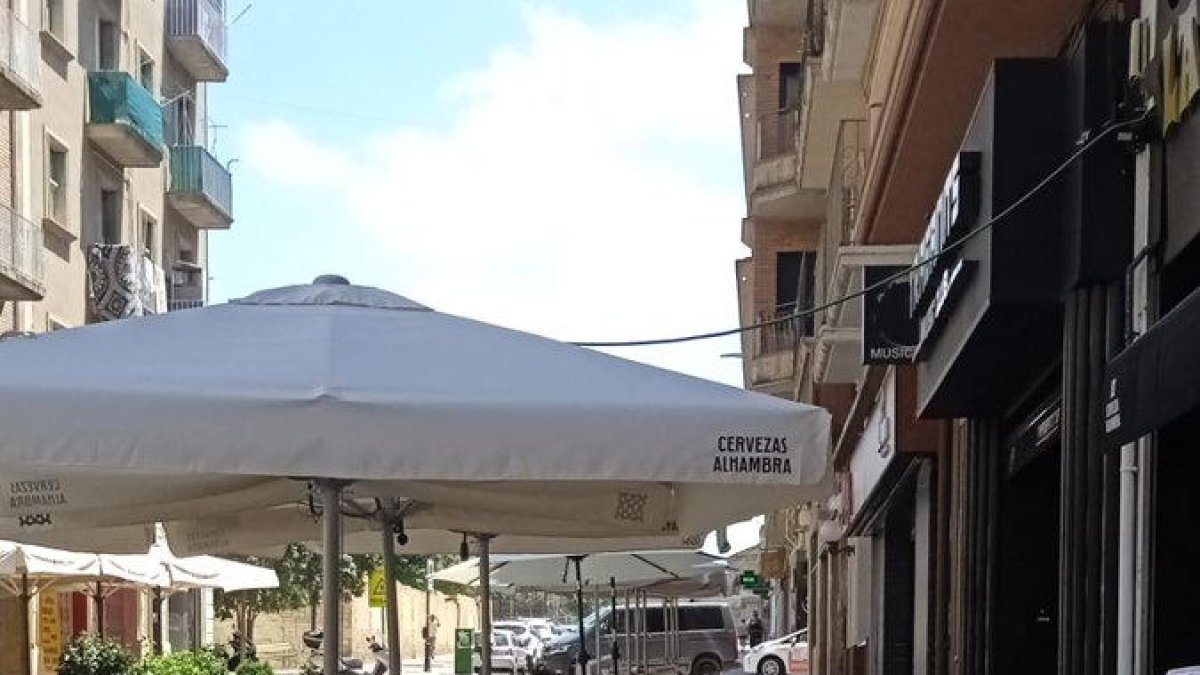 La terrassa d’un local del carrer Sant Martí.