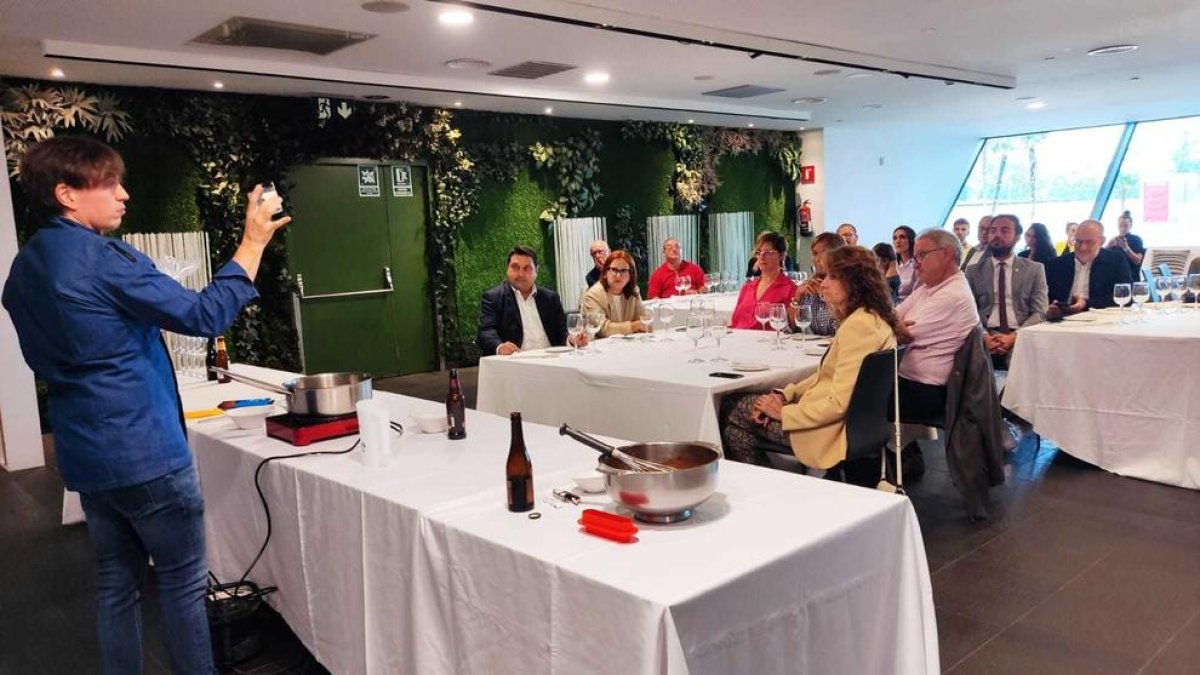 Una cinquantena de persones han participat en l'activitat.