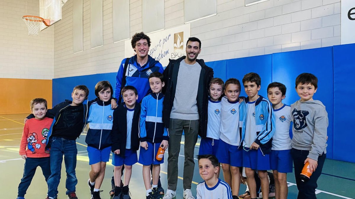 Gerard Encuentra, amb l'equip benjamí del col·legi Lestonnac